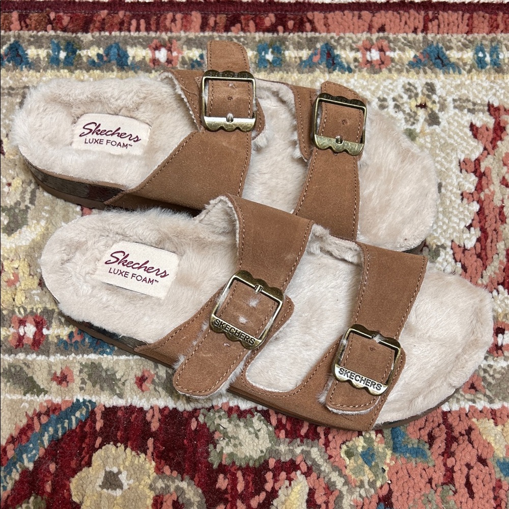 Skechers Women's Brown Luxe Foam Slippers